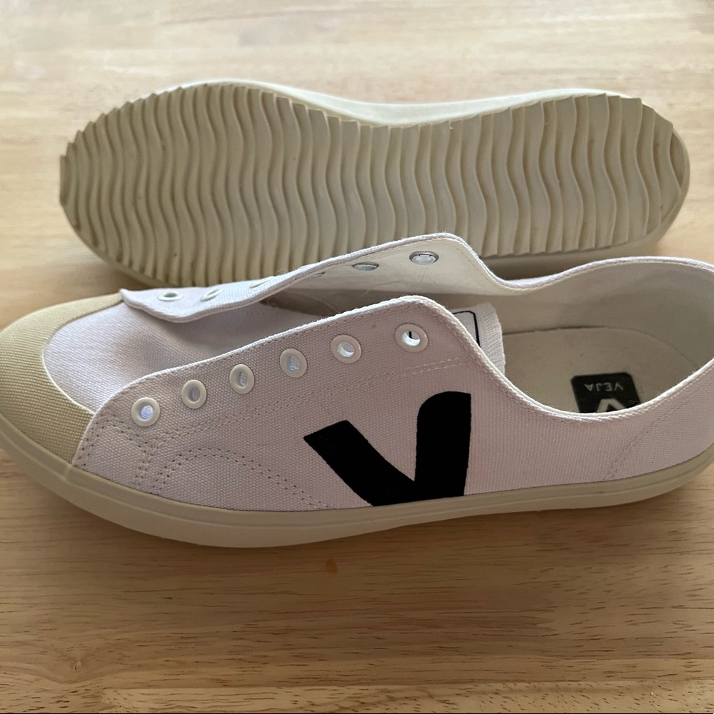 Mens Veja Nova canvas size 10 white shoes